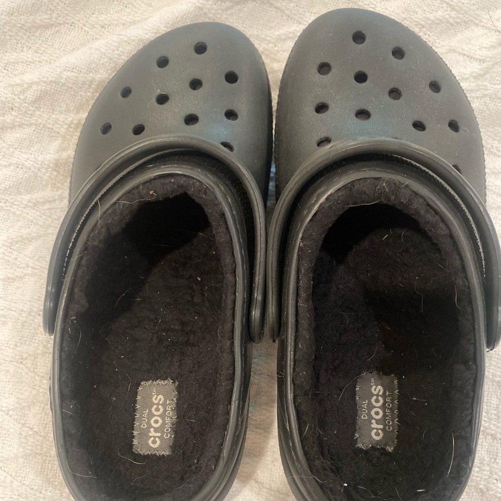 Barely worn fur lined black crocs boys size 3